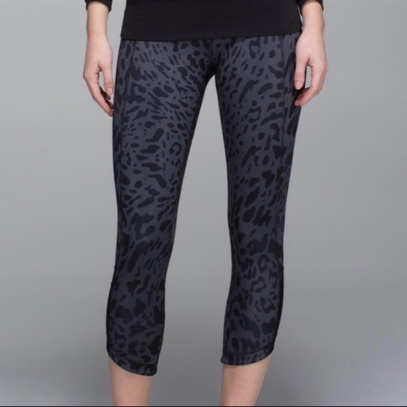 🤍lululemon Just Breathe Animal Swirl Cropped Leggings - Picture 1 of 6